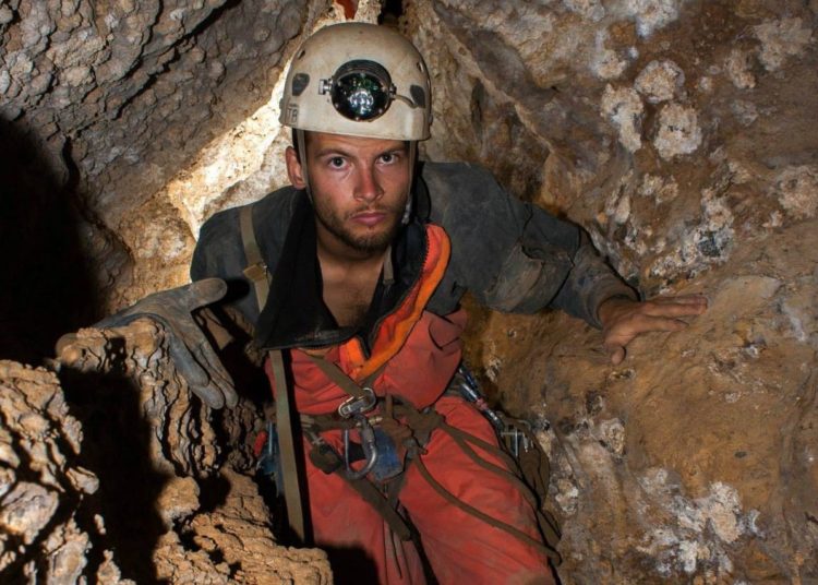 Buzo que ayudó al rescate de niños en Tailandia quedó atrapado en una cueva