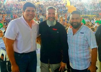 José Andrés Hernández y algunos pastores claman por paz en El Salvador