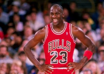 Jugadores de la NBA escogen a Michael Jordan como el mejor de la historia