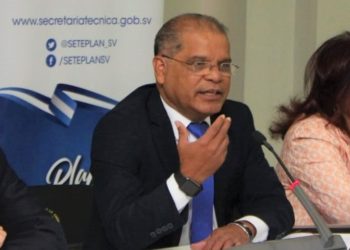 Óscar Ortiz lanza su propuesta para cambiar de rumbo al FMLN