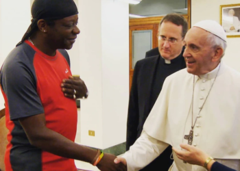 Papa Francisco: Cualquiera que «descarte» a los homosexuales «no tiene un corazón humano»