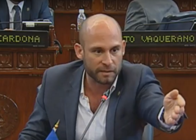 Velásquez Parker sobre toma de posesión: “Bukele se quiere gastar $1 millón en una fiesta”