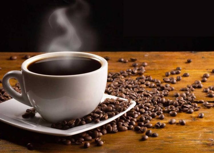 Científicos advierten que excesivo consumo de café puede provocar cáncer de pulmón