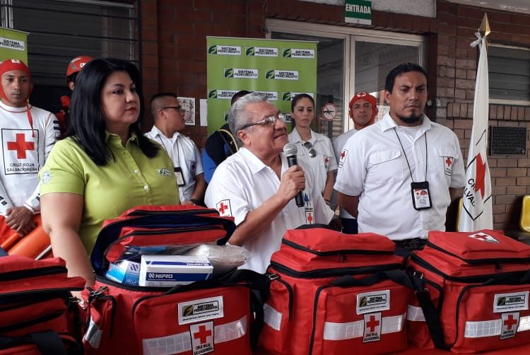 Fedecrédito entrega kits de primeros auxilios a Cruz Roja