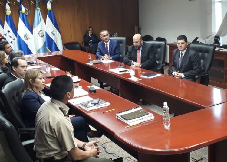 Equipos de transmisión acuerdan que toma de posesión sea en Plaza Barrios y no excederá los $900 mil