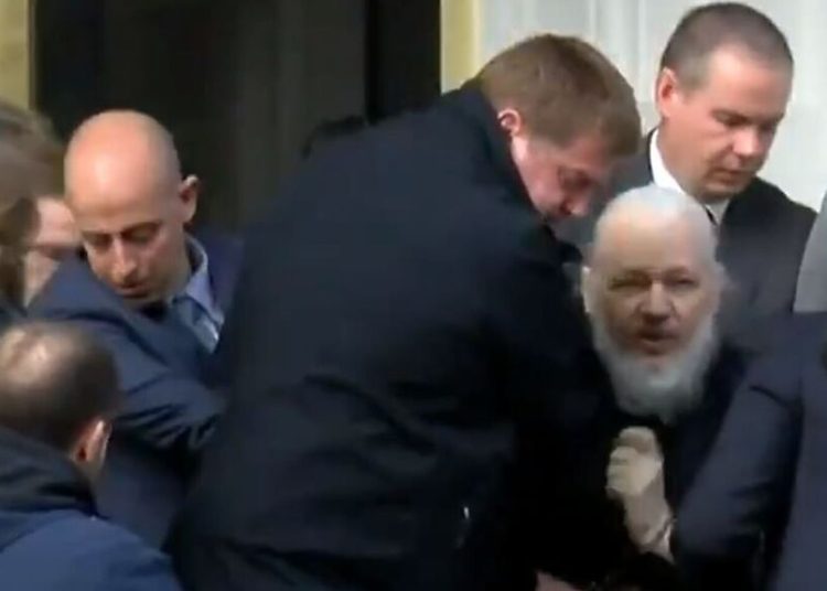 Correa tras el arresto de Assange: «Lenín Moreno es el traidor más grande»