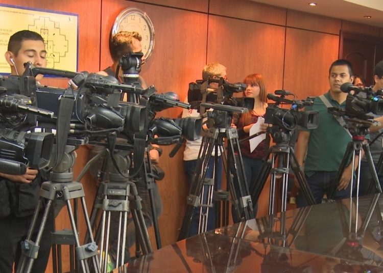 Reporteros sin Fronteras aseguran que libertad de prensa en El Salvador cayó 15 puntos a nivel mundial