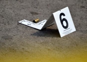 Asesinan a dos hombres que bebían cervezas en colonia Los Santos de Soyapango