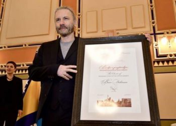 Bruce Dickinson, cantante de Iron Maiden, recibe premio de «ciudadano de honor» por esta noble causa