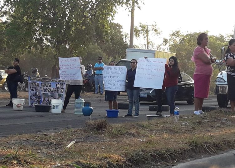 Bloquearon carretera de Oro para exigir agua potable en Soyapango