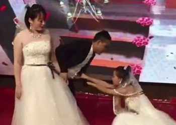 (VÍDEO) Mujer irrumpe en boda del ex para rogarle que regresé con ella