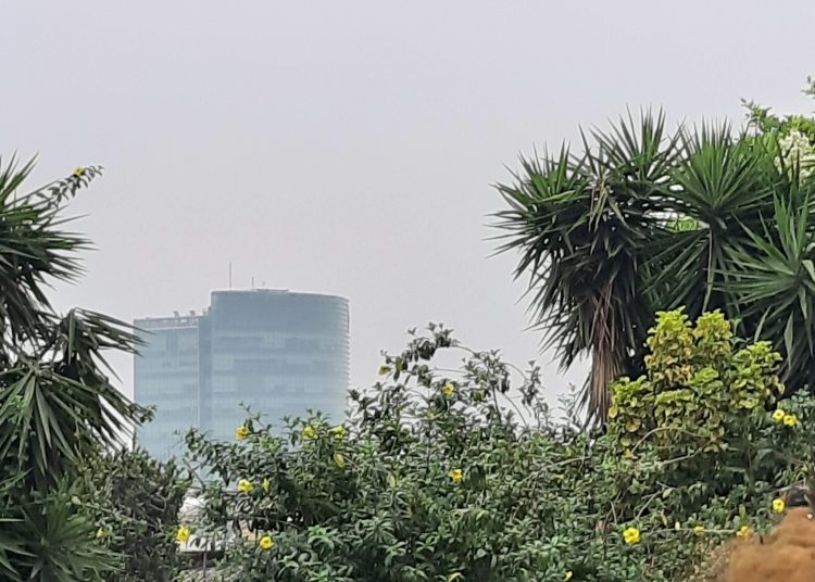 Día nublado y posibilidades de tormentas débiles para este lunes
