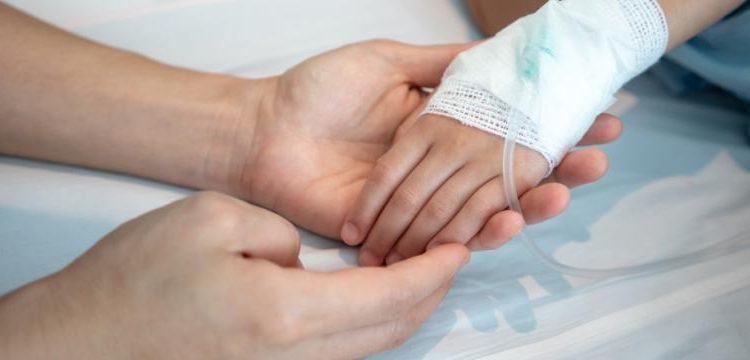 En Emiratos Árabes una mujer despierta del coma 27 años después