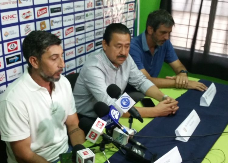 Técnico argentino Cristian Díaz deja al Santa Tecla