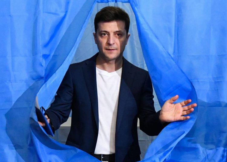 El cómico Zelenski gana la presidencia en Ucrania con el voto de los desencantados de la política