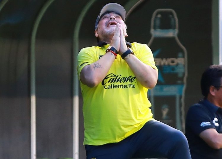 Multan a Diego Maradona por dedicarle un triunfo a Maduro