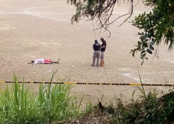 Matan a dos policías y a dos soldados en distintos puntos del país. Tres estaban en una cancha de fútbol