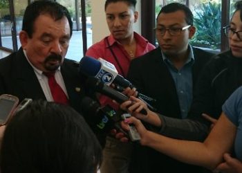 Viceministro de Salud dice que hay una política por atacar a los médicos cubanos