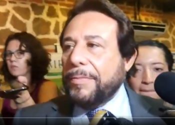 Ulloa: “Trump no puede cortar toda la ayuda a El Salvador”