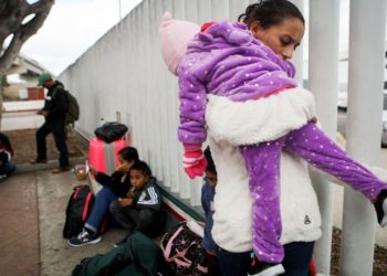 EE.UU. abre la puerta a que 2,700 niños centroamericanos se reúnan con sus padres