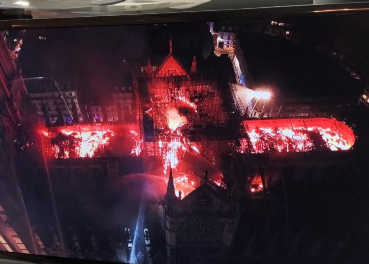 (VIDEO) Incendio en la iglesia de Notre Dame, Francia