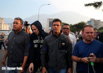 Leopoldo López y su familia se refugian en embajada de Chile en Caracas