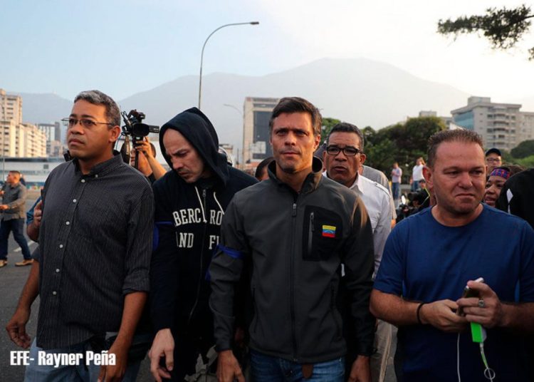 Leopoldo López y su familia se refugian en embajada de Chile en Caracas