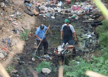 Alcaldía de San Miguel limpia quebradas para evitar inundaciones