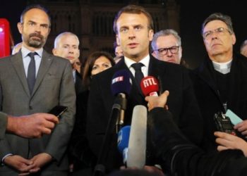 Macron promete la reconstrucción de la catedral de Notre Dame