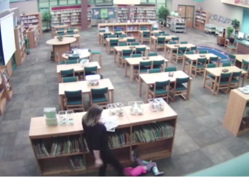 Maestra da fuerte puntapié a alumna de cinco años y queda registrado en video