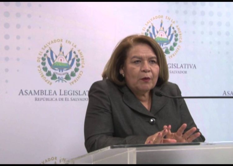 Sonia Cortez de Madriz entre las favoritas para dirigir la PGR