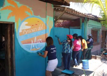 “Acajutla de colores” mejora rostro del barrio La Playa