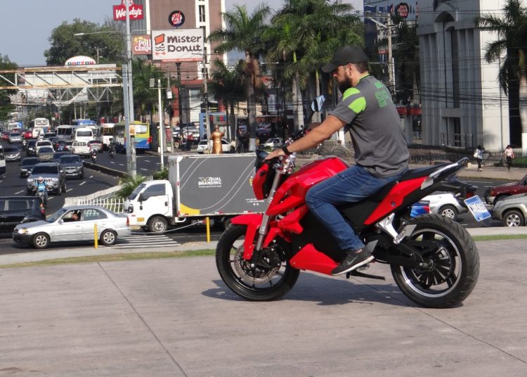 Motos eléctricas circularán en El Salvador