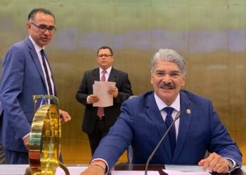 Norman Quijano confirma que hay plazas «fantasmas» en la Asamblea Legislativa
