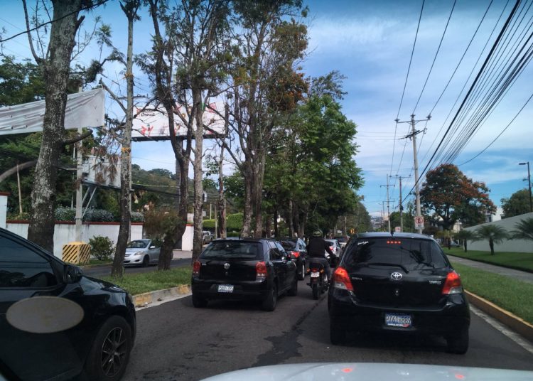 Apuñalan a mujer cerca de la embajada de los EE.UU.