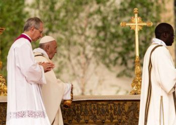 Papa Francisco pide en su mensaje de Pascua «responsabilidad política» en Venezuela