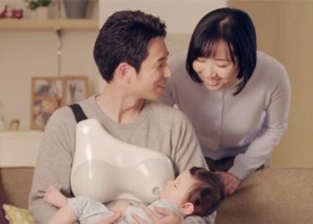 Japón crea un pecho artificial para que el papá «amamante» al bebé
