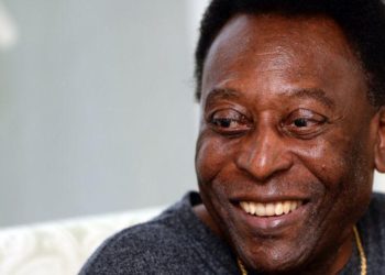 Hospitalizan a Pelé en París por un problema de tetania