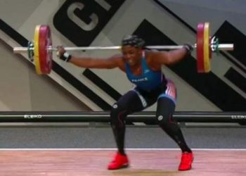 Atleta se rompe el brazo al levantar pesas