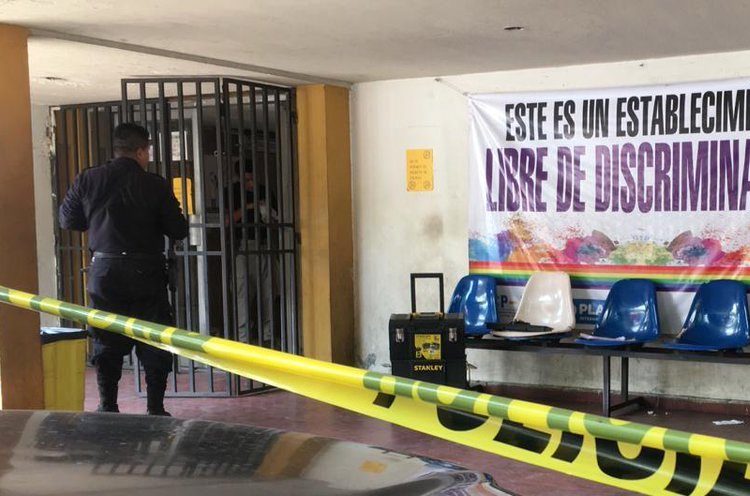 Delincuentes atacan a balazos a un pandillero dentro de la Unidad de Salud de San Jacinto