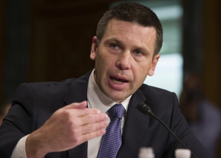 Partidario de lanzar gases lacrimógenos a migrantes es el nuevo secretario de Seguridad en USA