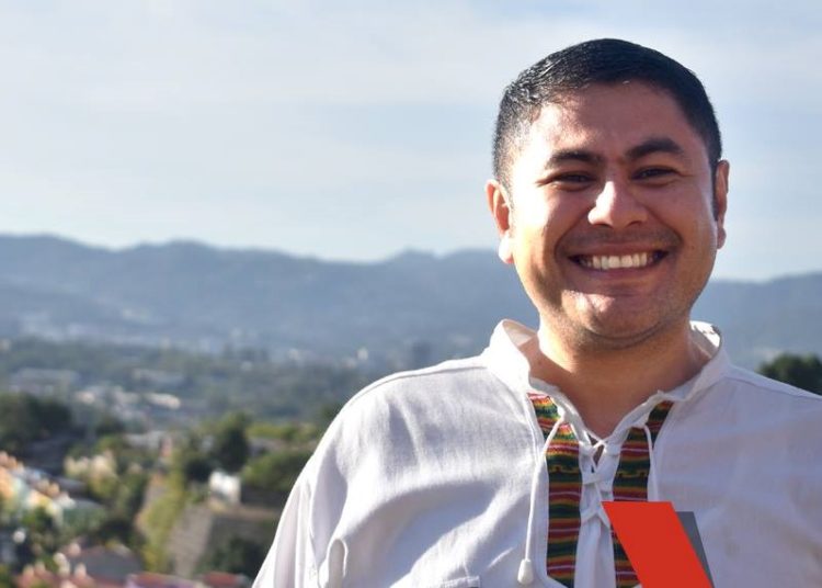 Sergio Peñate, el militante del FMLN que compite contra Ortiz y Valencia para dirigir la izquierda