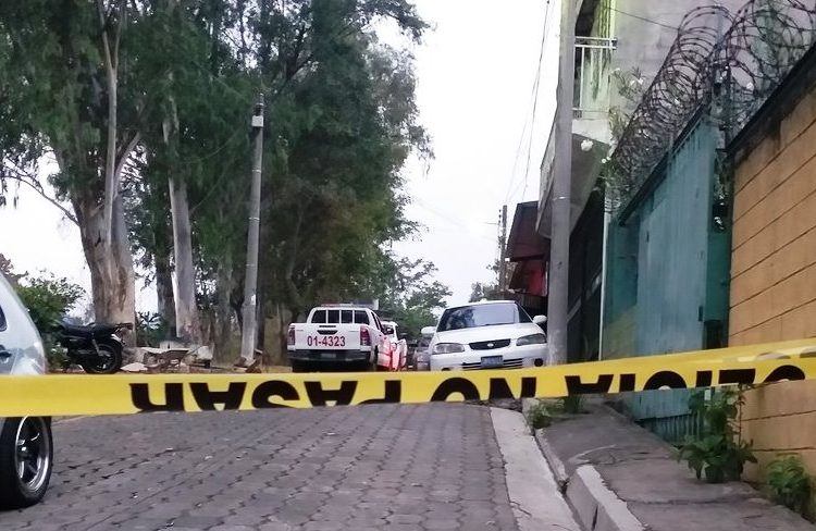 Delincuentes asesinan a un taxista en Cuscatancingo