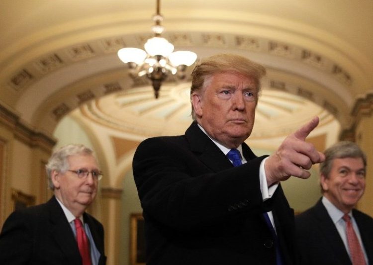 Trump amenaza con aranceles más altos a México si no detiene a inmigrantes