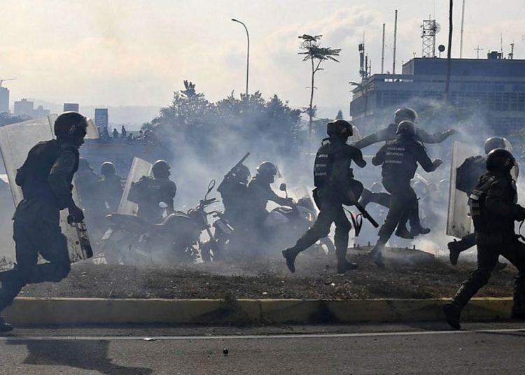 Once personas arrestadas y 38 heridos en Venezuela en protestas en apoyo a Guaidó