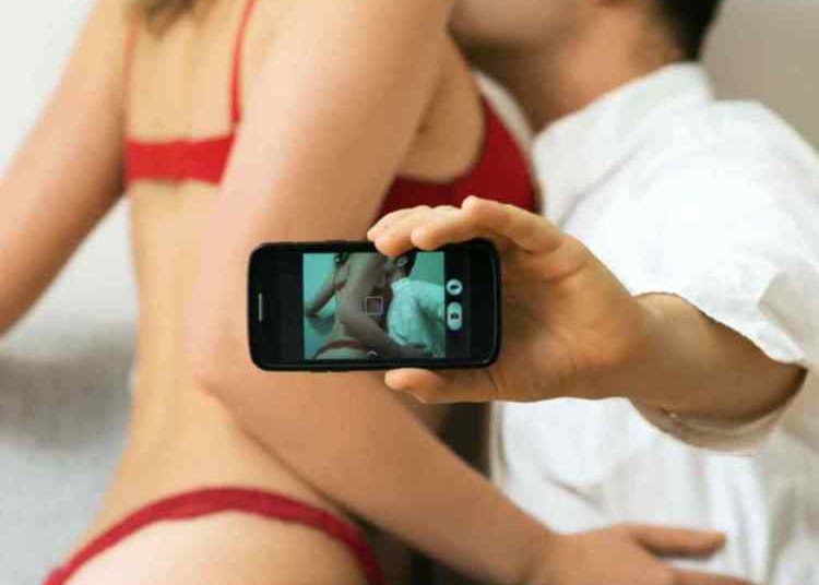 Castigarán con cárcel a personas que difundan videos y fotos de mujer con contenido sexual