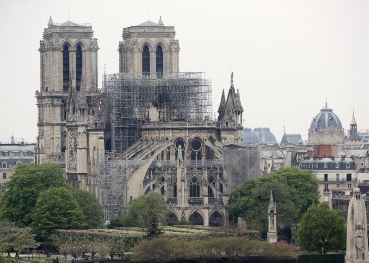Notre Dame aún no recibe los $1,000 millones de donaciones que varios prometieron tras el incendio