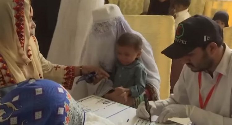 Pakistán: Más de 500 niños fueron infectados de VIH por el uso de jeringas contaminadas