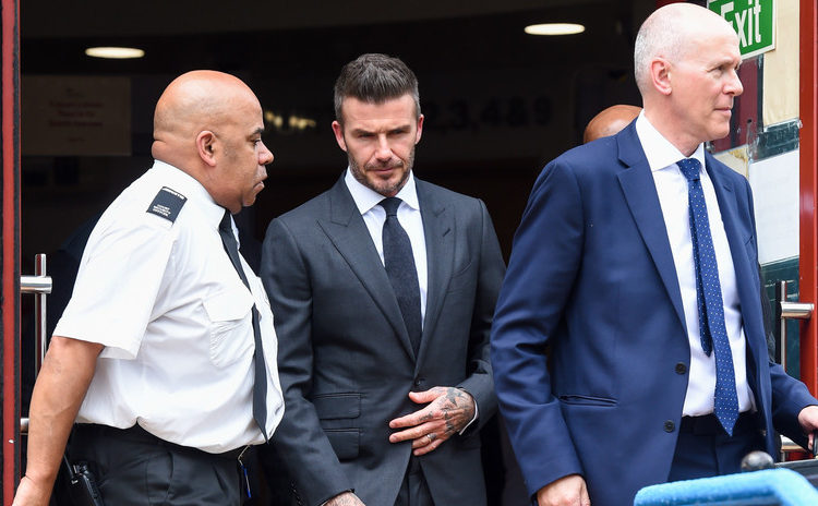 David Beckham, sin licencia para conducir por usar el celular mientras manejaba