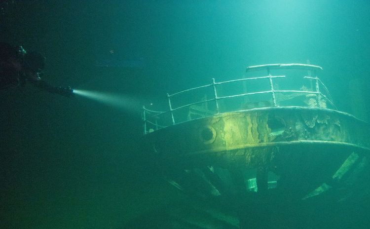 (VIDEO) Intentan rescatar valiosos cuadros de un barco hundido hace más de un siglo